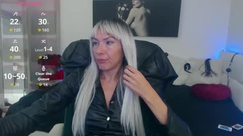 Snapshot of mistressevelyn_ chatting on 10.07.25 MistressEvelyn  online show from 10.07.25