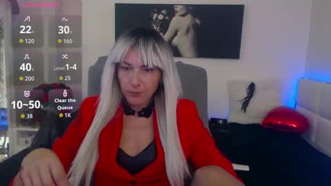 Snapshot of mistressevelyn_ chatting on 10.22.25 MistressEvelyn  online show from 10.22.25