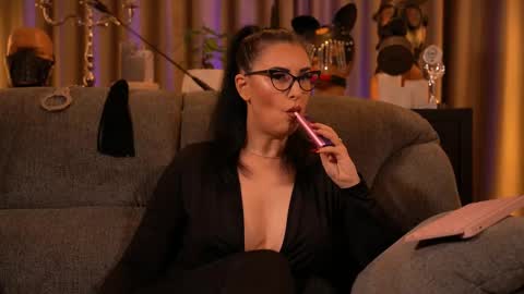 Mistress Kelly online show from 10.03.25