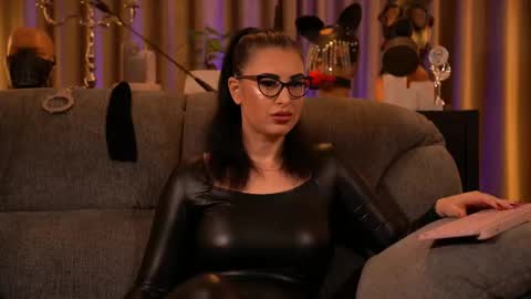 Mistress Kelly online show from 10.06.25