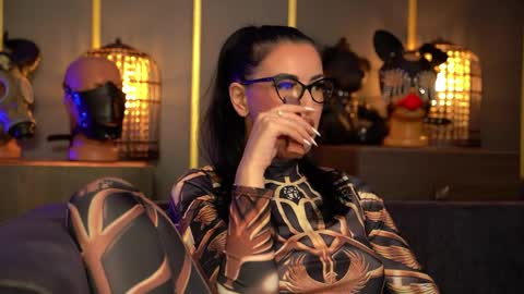 Snapshot of mistresskellykent chatting on 05.28.26 Mistress Kelly online show from 05.28.26