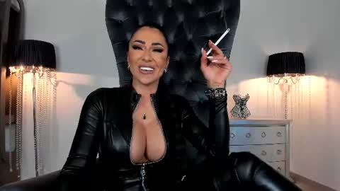 Snapshot of mistresskennya chatting on 06.10.26 mistresskennya online show from 06.10.26