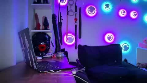 Snapshot of mistresslavinia_ chatting on 10.11.25 only mistresslavinia oficial online show from 10.11.25