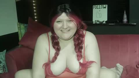 Snapshot of mistresslillie chatting on 04.21.26 mistresslillie online show from 04.21.26