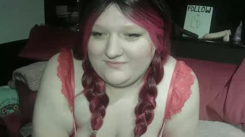 Snapshot of mistresslillie chatting on 05.08.26 mistresslillie online show from 05.08.26