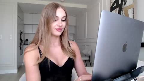 Snapshot of mistressuniverse chatting on 06.03.26 mistressuniverse online show from 06.03.26
