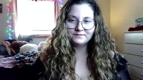 Snapshot of miswitxh chatting on 12.18.25 miswitxh online show from 12.18.25