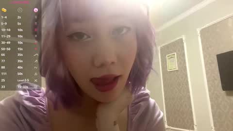 Snapshot of mitsuri_kim chatting on 10.22.25 Mila online show from 10.22.25