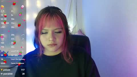 Snapshot of mixie_cute chatting on 12.16.24 mixie_cute online show from 12.16.24