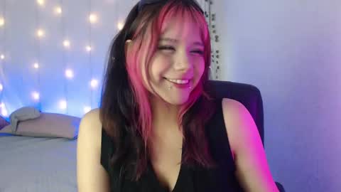 Snapshot of mixie_cute chatting on 12.31.24 mixie_cute online show from 12.31.24