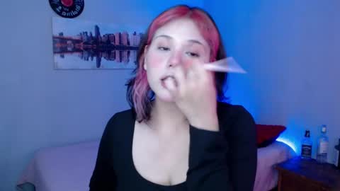 Snapshot of mixie_cute chatting on 03.07.25 mixie_cute online show from 03.07.25