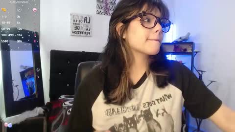 Snapshot of mixie_cute chatting on 11.04.25 mixie_cute online show from 11.04.25