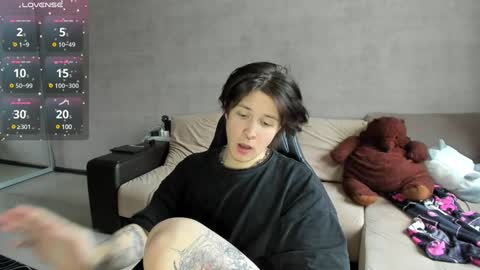 Snapshot of miya_chinen chatting on 12.14.24 Miya online show from 12.14.24