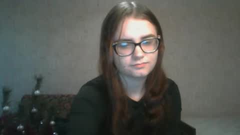 Snapshot of miyabe chatting on 01.05.25 Milana online show from 01.05.25