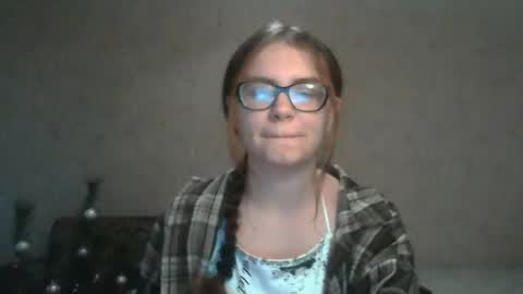 Snapshot of miyabe chatting on 01.12.25 Milana online show from 01.12.25