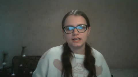 Snapshot of miyabe chatting on 02.12.25 Milana online show from 02.12.25