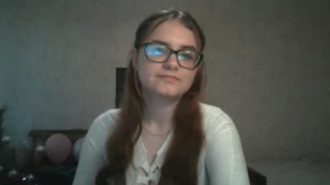 Snapshot of miyabe chatting on 03.08.25 Milana online show from 03.08.25