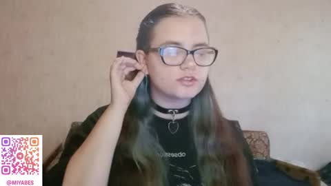 Snapshot of miyabe chatting on 09.10.25 Milana online show from 09.10.25
