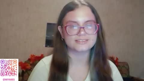Snapshot of miyabe chatting on 10.10.25 Milana online show from 10.10.25