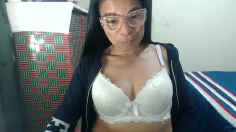 Snapshot of mmaturemessy chatting on 03.10.25 kelly online show from 03.10.25