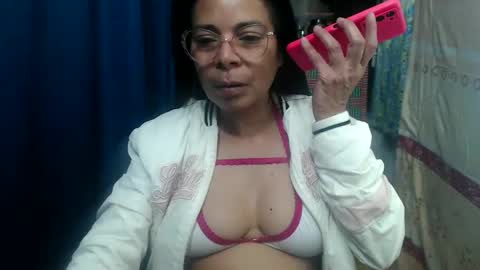 Snapshot of mmaturemessy chatting on 09.25.25 kelly online show from 09.25.25