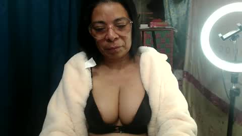 Snapshot of mmaturemessy chatting on 10.16.25 kelly online show from 10.16.25