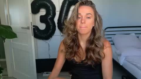 mmminnie online show from 09.09.25