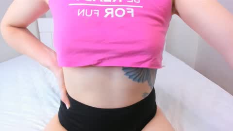 Snapshot of mmmmmargo chatting on 02.10.25 Margo online show from 02.10.25