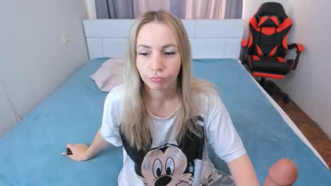 Snapshot of mmmmmargo chatting on 11.12.25 Margo online show from 11.12.25