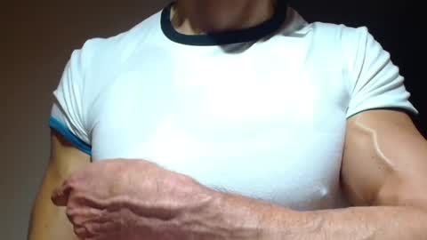 Snapshot of mmuscularman chatting on 09.24.25 mmuscularman online show from 09.24.25