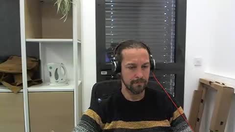 Julien online show from 02.04.25