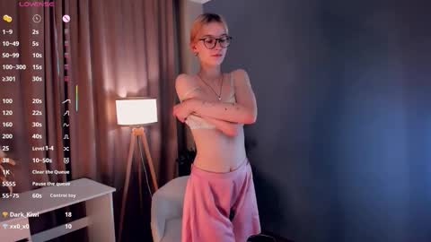 Snapshot of moirebroady chatting on 10.08.25 Laura online show from 10.08.25