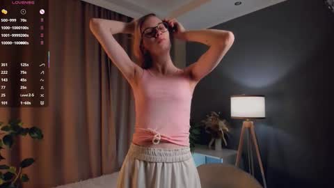 Snapshot of moirebroady chatting on 11.26.25 Laura online show from 11.26.25