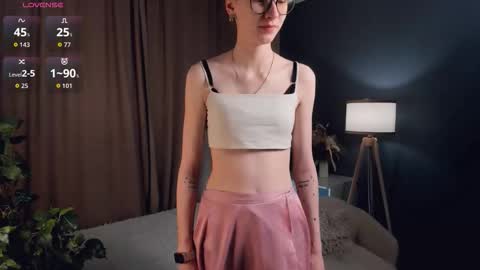 Snapshot of moirebroady chatting on 11.30.25 Laura online show from 11.30.25