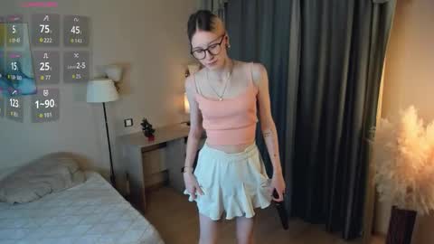 Snapshot of moirebroady chatting on 12.14.25 Laura online show from 12.14.25