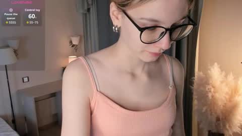 Snapshot of moirebroady chatting on 12.15.25 Laura online show from 12.15.25