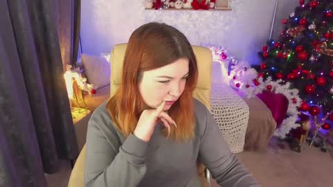 Snapshot of molinmoon chatting on 01.05.25 Rosa online show from 01.05.25