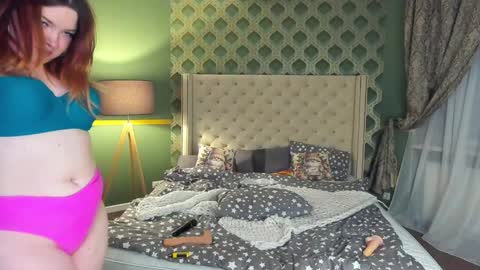 Snapshot of molinmoon chatting on 01.25.25 Rosa online show from 01.25.25