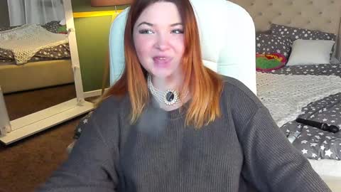 Snapshot of molinmoon chatting on 01.29.25 Rosa online show from 01.29.25