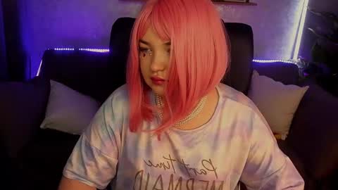 Snapshot of molinmoon chatting on 02.28.25 Rosa online show from 02.28.25