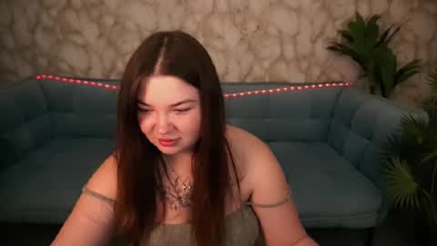 Snapshot of molinmoon chatting on 11.05.25 Rosa online show from 11.05.25