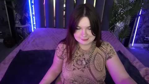 Snapshot of molinmoon chatting on 11.17.25 Rosa online show from 11.17.25