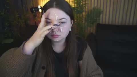 Snapshot of molinmoon chatting on 11.23.25 Rosa online show from 11.23.25