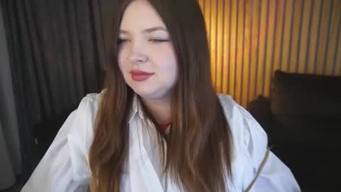 Snapshot of molinmoon chatting on 11.26.25 Rosa online show from 11.26.25