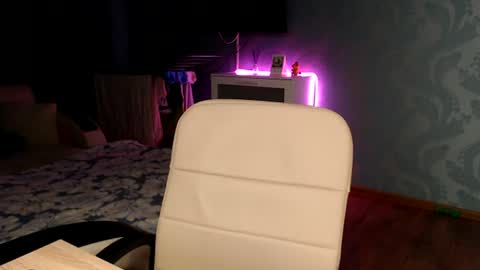 Snapshot of molli_and_tom chatting on 06.30.26 Bitcoin 1P8NuZxsaNsQTx7wJJJ7Ao1mic4nvJPVLC online show from 06.30.26