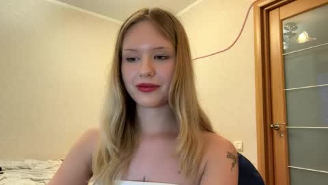 Snapshot of mollieadamek chatting on 05.06.26 Lisa online show from 05.06.26