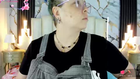 Hey Guys  Im Mollie online show from 10.08.25