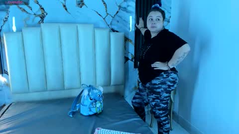 Hey Guys  Im Mollie online show from 11.04.25