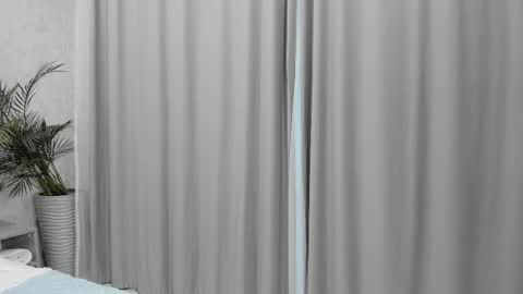 Snapshot of molly_555 chatting on 10.28.25 Sima online show from 10.28.25