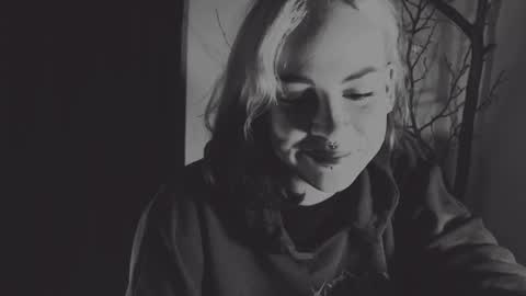 Molly Crow online show from 01.24.25